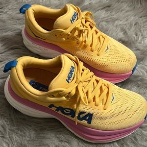 Hoka Bondi 8's size 6